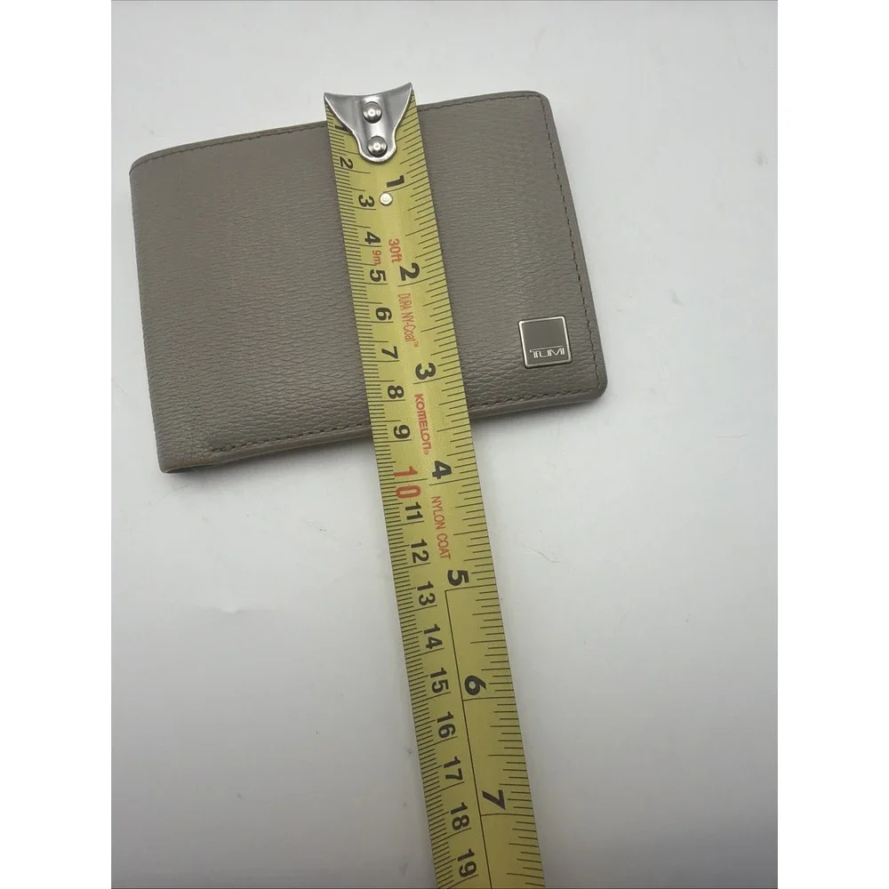 TUMI Beige Bifold Wallet ID Window Card Holder Slim Men Never Used